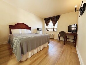 Single Room | Desk, free WiFi, bed sheets - Idlewood Inn (Toronto)