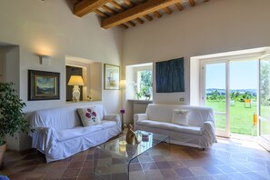 Villa, para fumadores | 5 habitaciones 