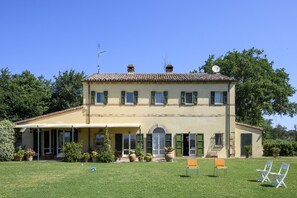 Villa, Smoking
