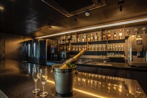 2 bares/lounges