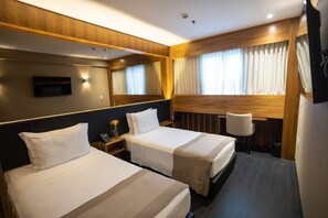 セーフティボックス (室内)、遮光カーテン、防音設備、WiFi (無料)