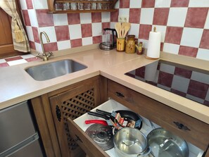 Microondas, horno, placa de cocina, lavavajillas
