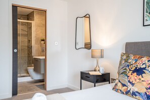 2 chambres, fer et planche à repasser