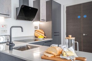 Fridge, microwave, oven, stovetop - 42 City Gate - 24-hour Gym Access Included! Sleeps 4 guests in 2 bedrooms (York)