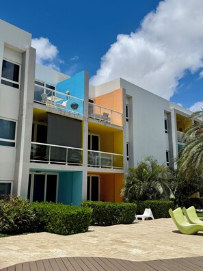 المنشأة من الخارج