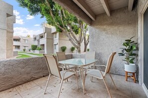 Outdoor dining - Cozy 1BR Condo w/ Gym, Pool & Hot Tub Access (Phoenix)