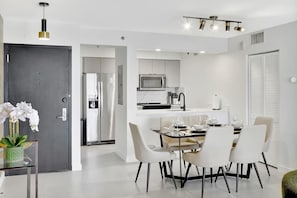 Dining - Stylish Renovated 3BR Condo | Bay Views + Parking (Miami)