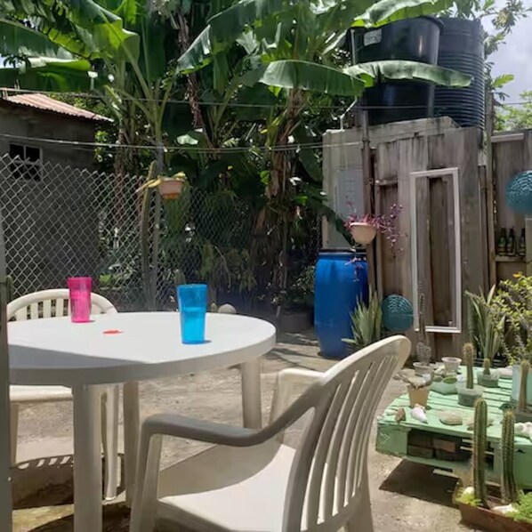 تناول الطعام بالخارج