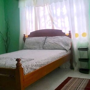 1 chambre, fer et planche à repasser, Wi-Fi, literie fournie