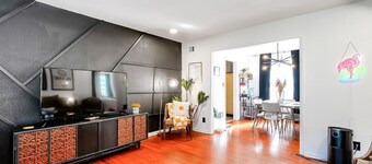 Retro Retreat - 2K - Fun and Cozy - Fenced Yard