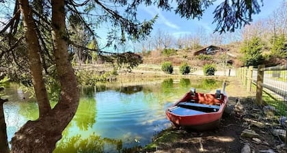 Gîte Charme et Détente à Gerbépal– Vue Sur le Lac, Sauna, Spa et Terrasse Privée