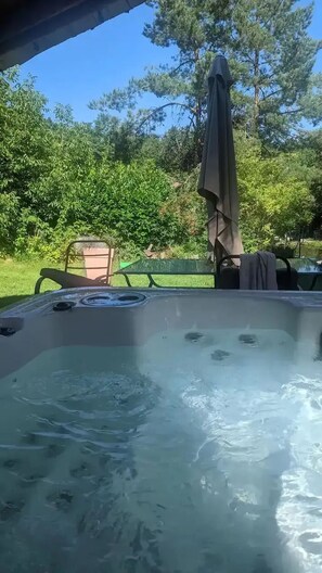 Bain à remous extérieur