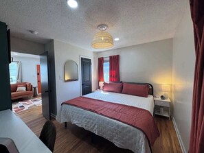1 habitación, escritorio, tabla de planchar con plancha y wifi