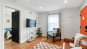 1 bedroom, desk, iron/ironing board, WiFi