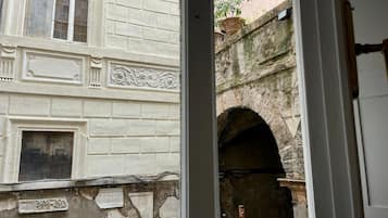 Mặt tiền nơi lưu trú - ban đêm