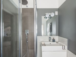 Bathroom - British Embassy Terrace Apartment (Rome)
