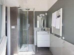 Bathroom - British Embassy Terrace Apartment (Rome)