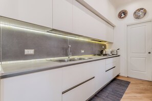 Private kitchen - Vatican Luxury Two Bedroom Apartment (Rome)