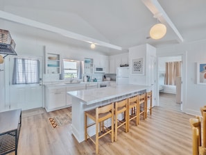 Studio (Multiple Bedrooms) | Property amenity