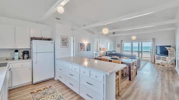 Studio (Multiple Bedrooms) | Property amenity