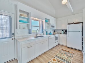 Studio (Multiple Bedrooms) | Property amenity