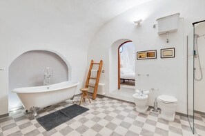 Free toiletries, hair dryer