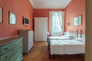 Free WiFi - Vatican Luxury Three Bedroom Apartment (Rome)