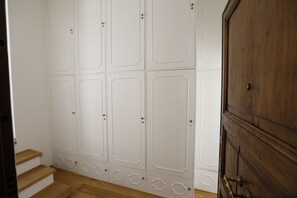 Schrank