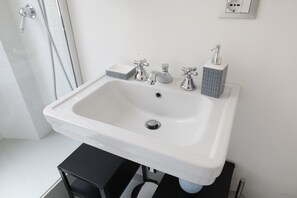 Bathroom - Colosseo Panoramic Terrace (Rome)
