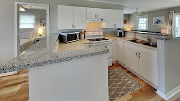 Studio (3 Bedrooms) | Property amenity