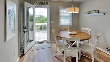 Studio (3 Bedrooms) | Property amenity