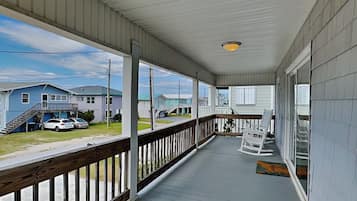 Studio (3 Bedrooms) | Property amenity
