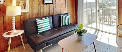 Studio (2 Bedrooms) | Property amenity