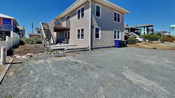 Studio (2 Bedrooms) | Property amenity