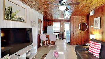 Studio (2 Bedrooms) | Front of property