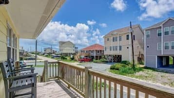 Studio (3 Bedrooms) | Property amenity