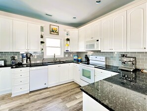 Studio (4 Bedrooms) | Property amenity