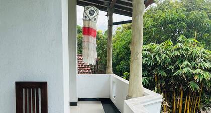 Relax in Comfort Near Top Attractions Family & Friendly, Free Parking, Free WIFI