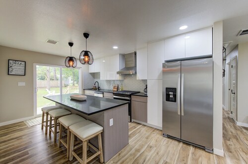 Coastal Getaway in La Marque!