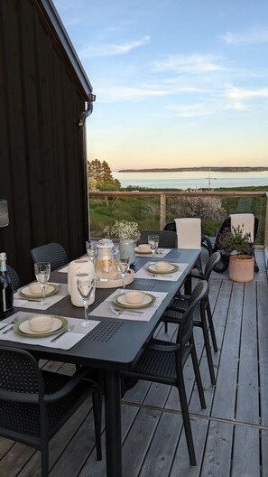 تناول الطعام بالخارج