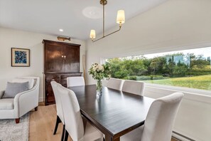 Dining - Modern Cottage near Lunenburg - Ocean Views, Pet Friendly, Expansive Deck (LaHave)