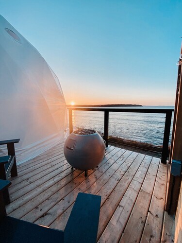 Two Cliffside Domes - Hot Tubs, Firepit, Decks, Perfect for Families & Groups