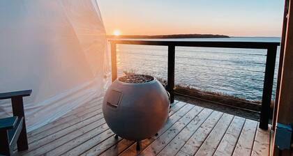Two Cliffside Domes - Hot Tubs, Firepit, Decks, Perfect for Families & Groups