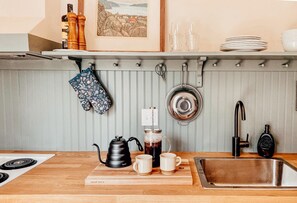 Fridge, oven, stovetop, dishwasher