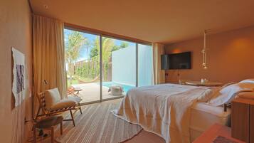 Deluxe Double Room, Ocean View (Cabana Mar) | Minibar, in-room safe, desk, blackout drapes