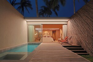 Deluxe Double Room, Ocean View (Cabana Mar) | Minibar, in-room safe, desk, blackout drapes