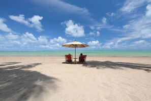 On the beach, beach umbrellas, beach towels, beach massages - Origem Patacho Design Hotel (Porto de Pedras)