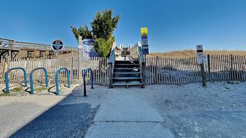 Condo (2 Bedrooms) | Property amenity