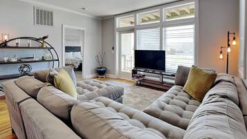 Condo (2 Bedrooms) | Property amenity