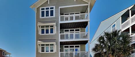 Condo (2 Bedrooms) | Front of property